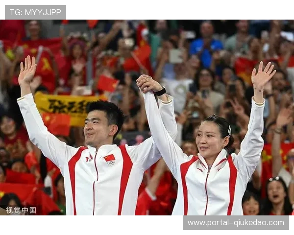 全运会混双决赛最后一球:雅思组合拥抱庆祝 全运会混双决赛最后一球:雅思组合拥抱庆祝